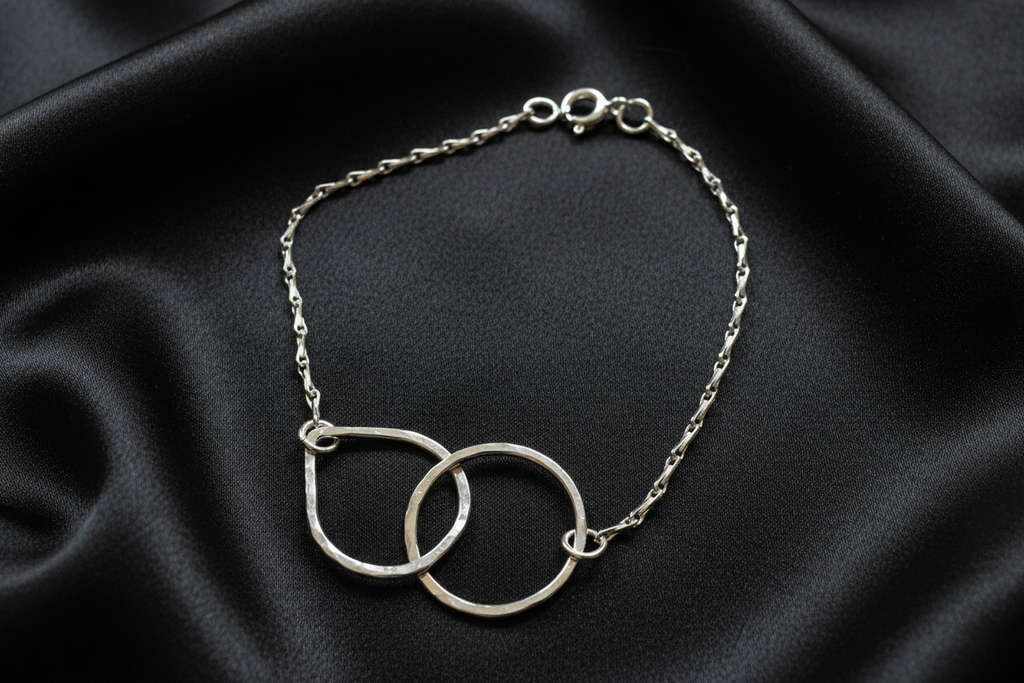 Interlocking Teardrop & Circle Bracelet
