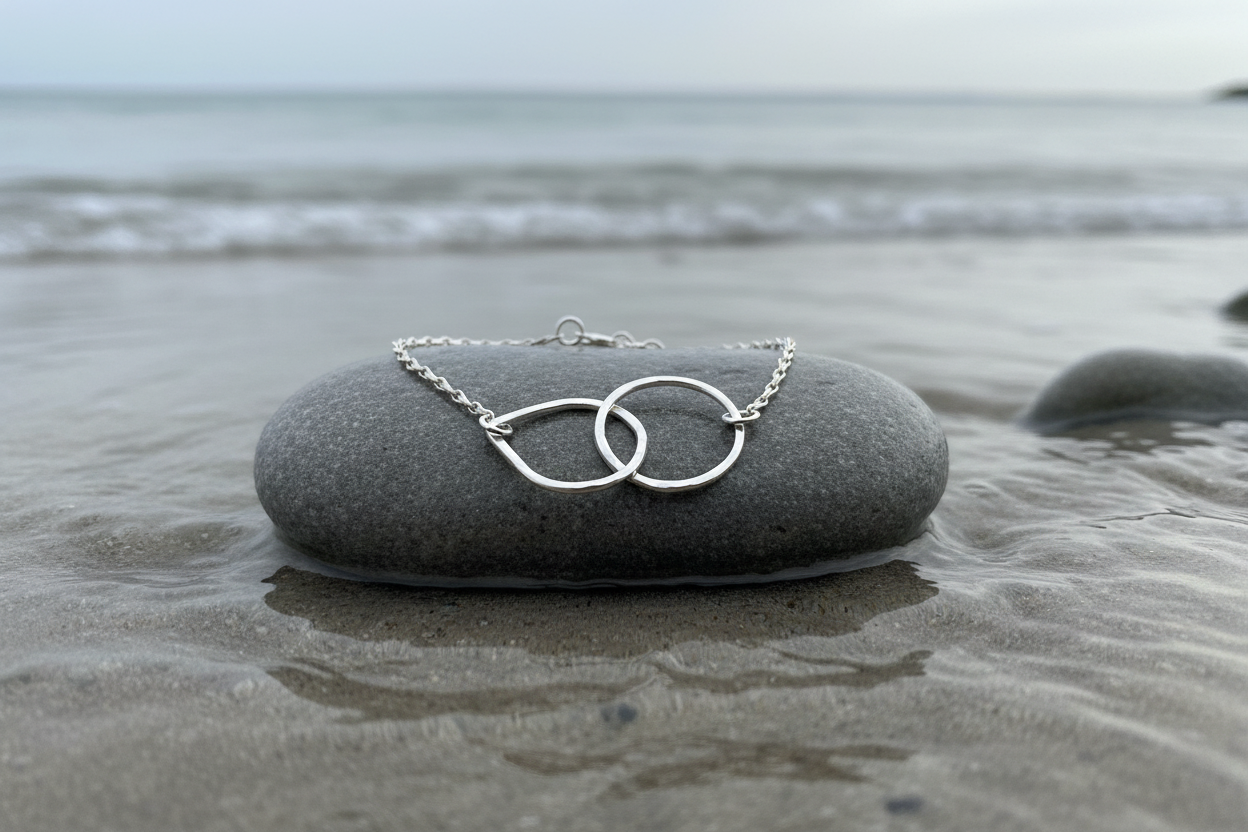 Interlocking Teardrop & Circle Bracelet