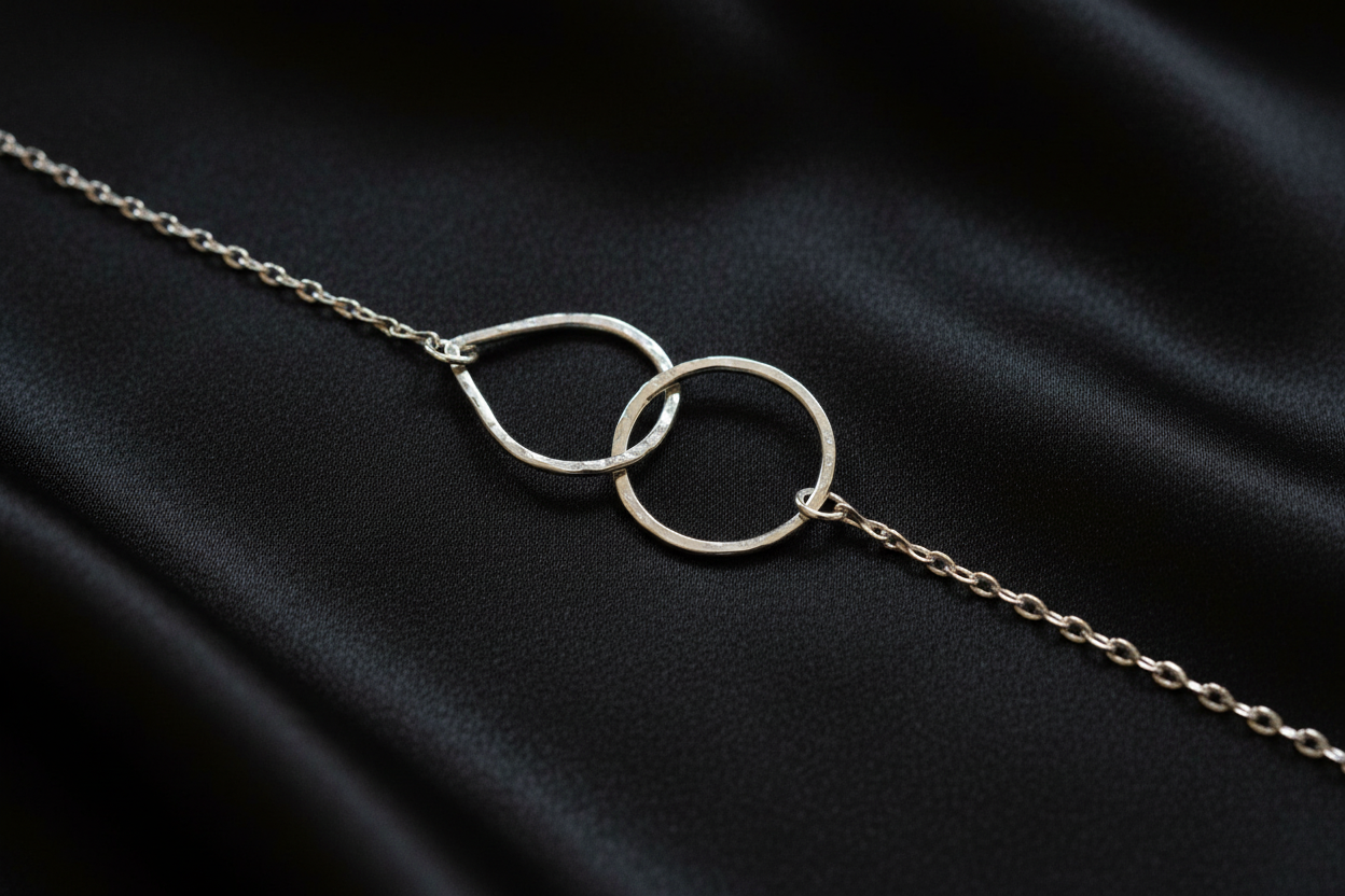 Interlocking Teardrop & Circle Bracelet