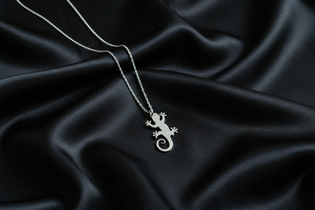 Gekko Etched Pendant & Chain