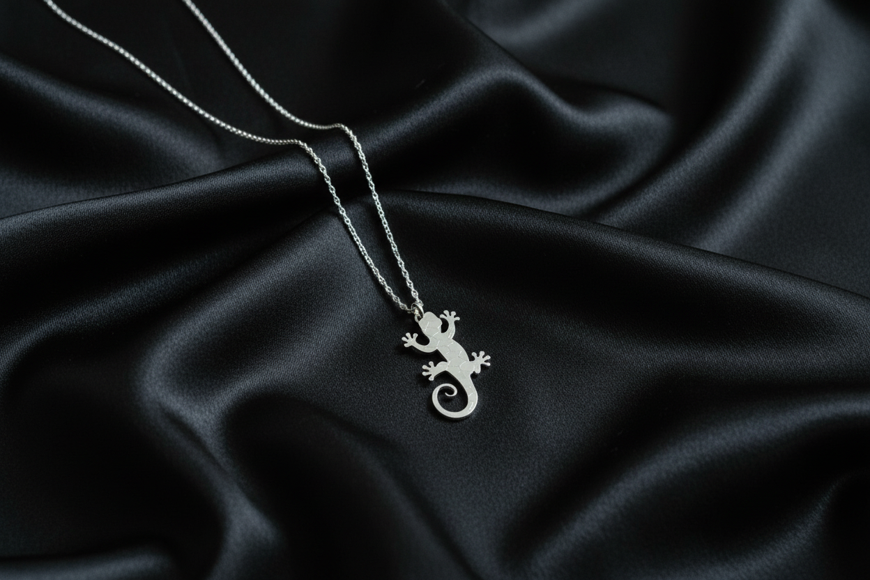 Gekko Etched Pendant & Chain