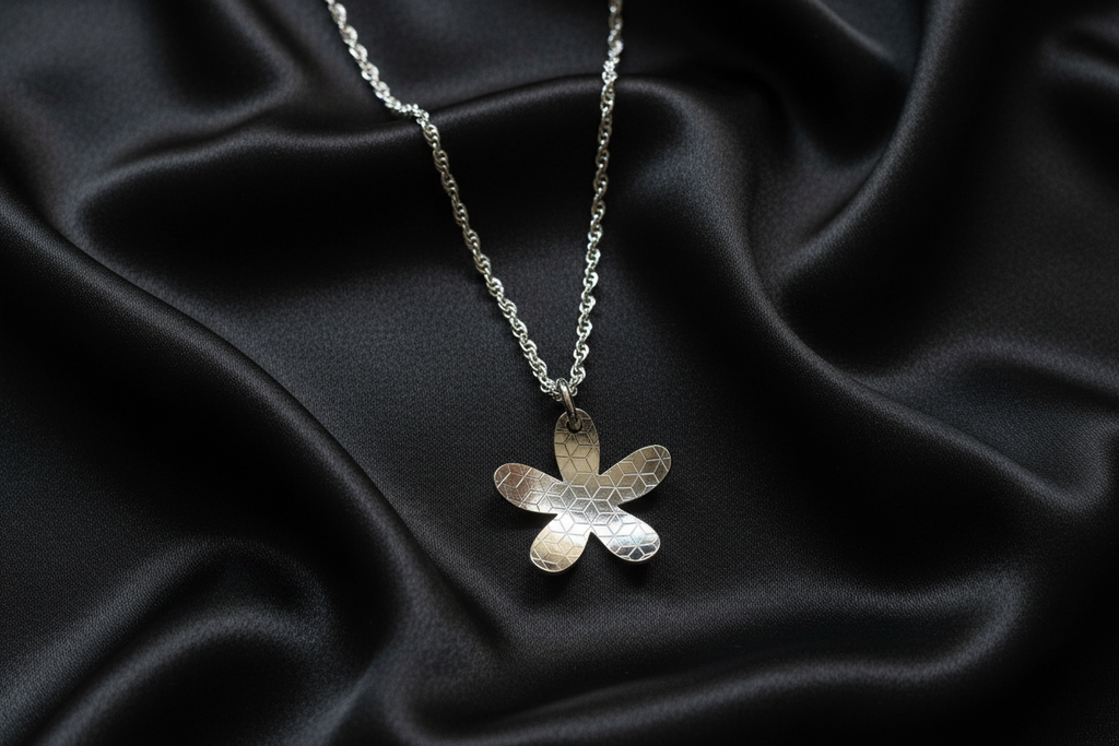 Daisy Pendant & Chain