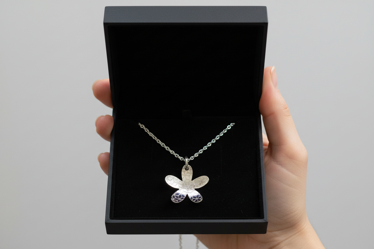 Daisy Pendant & Chain