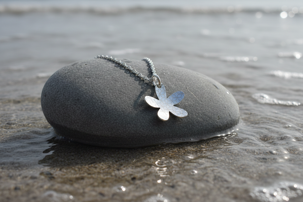 Daisy Pendant & Chain