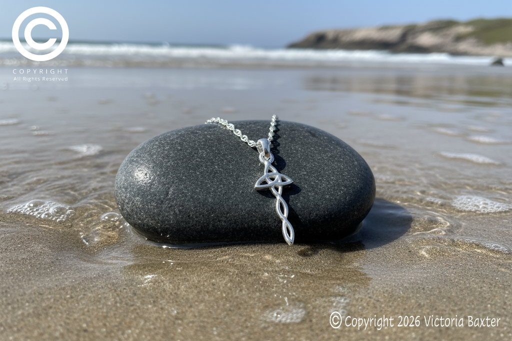 Pendant a Chadwyn Geltaidd Triquetra