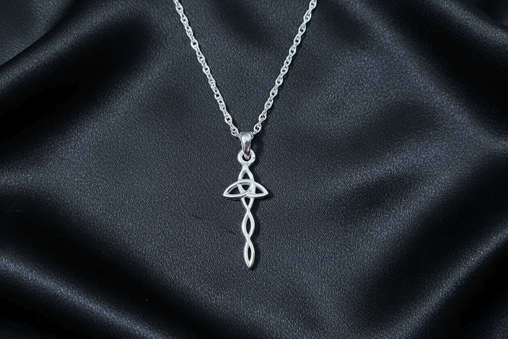 Pendant a Chadwyn Geltaidd Triquetra