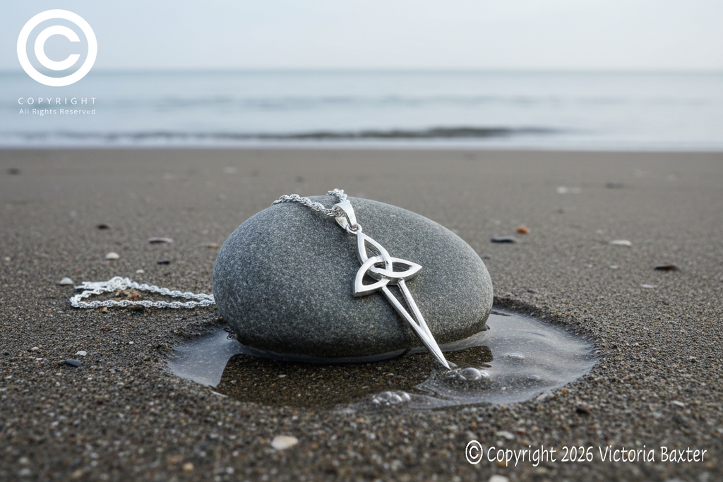 Pendant a Chadwyn Geltaidd Triquetra