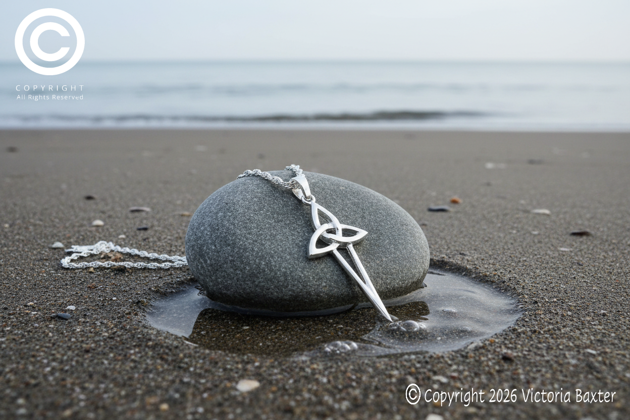 Pendant a Chadwyn Geltaidd Triquetra