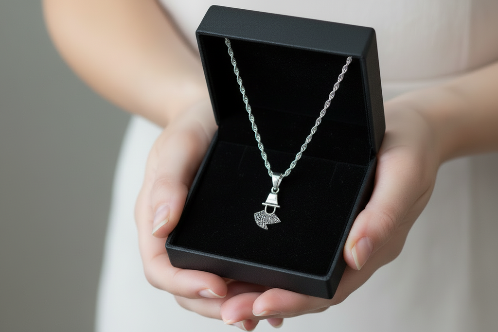 Welsh Lady Pendant & Chain