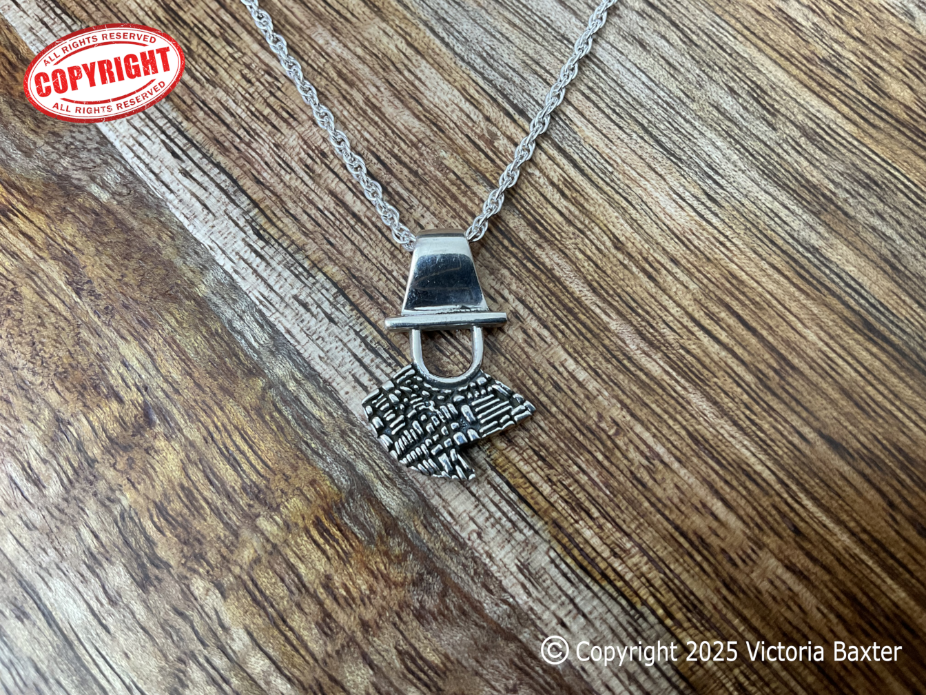 Welsh Lady Pendant & Chain