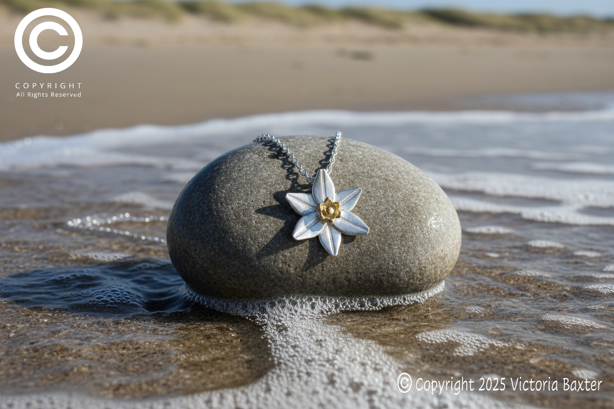 Daffodil Pendant & Chain