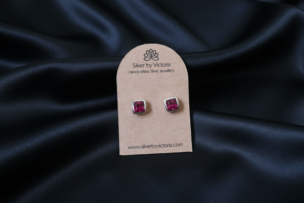 Clustdlysau Stydiau Carnelian Gemstone