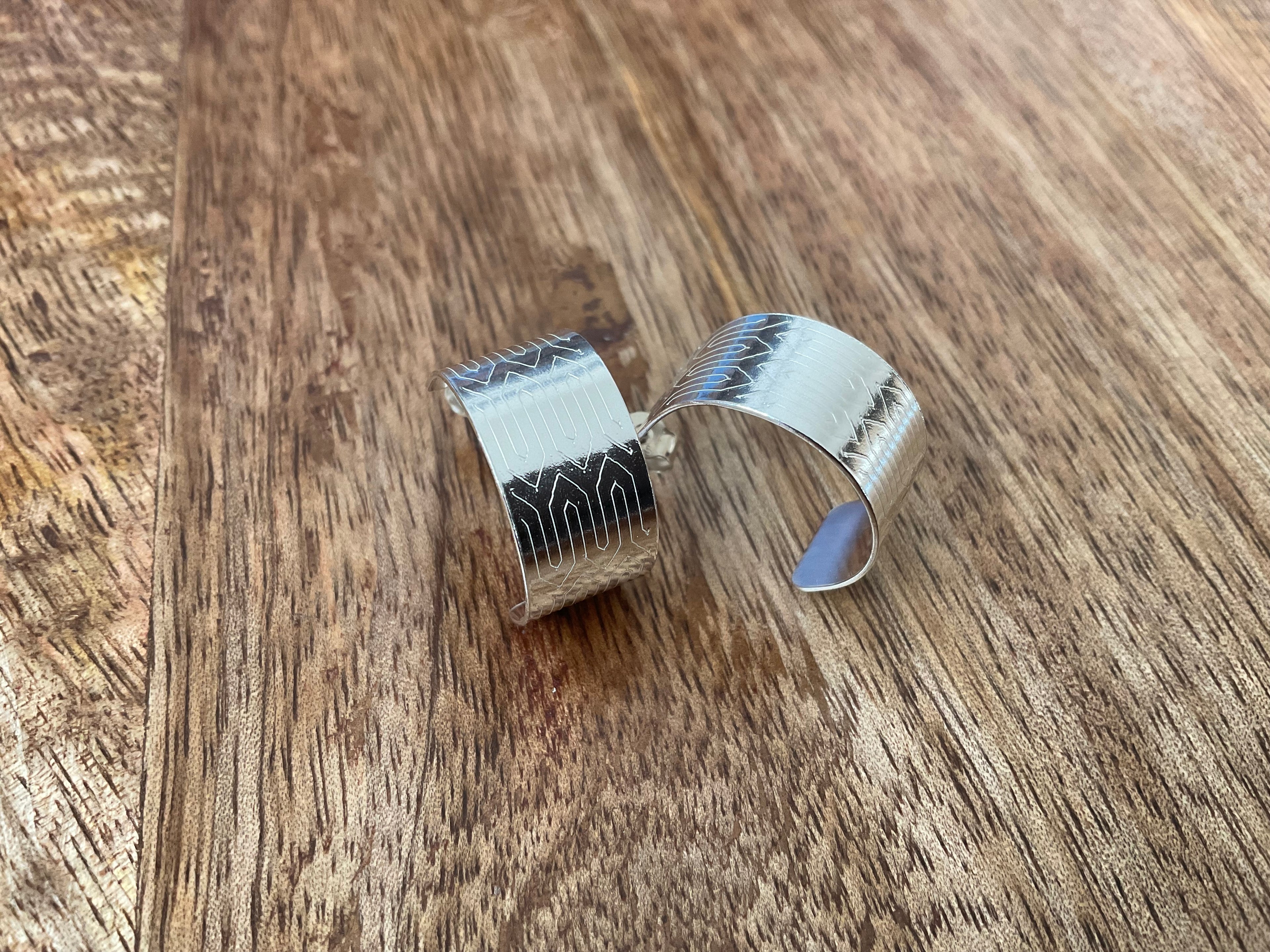 Geometric Pattern Hoop Stud Earrings