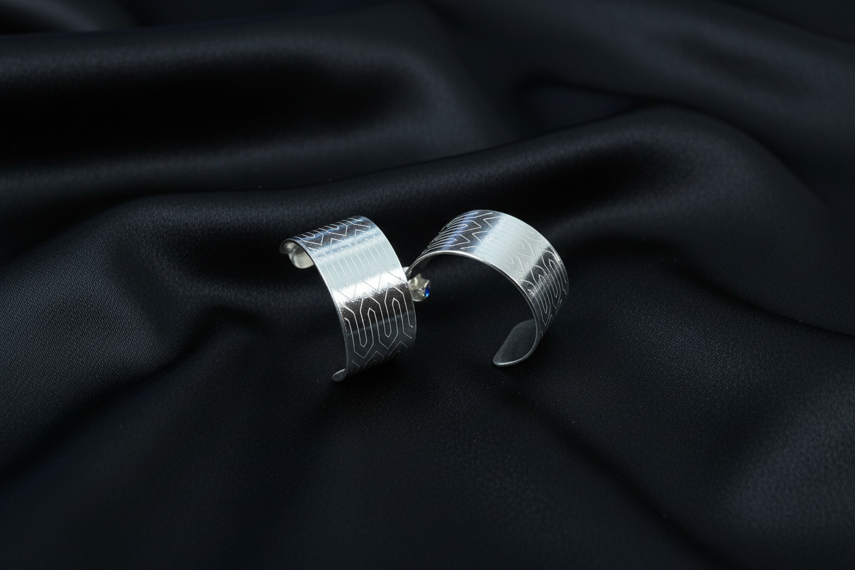 Geometric Pattern Hoop Stud Earrings
