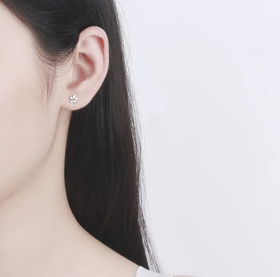 Daisy Screw Back Stud Earrings
