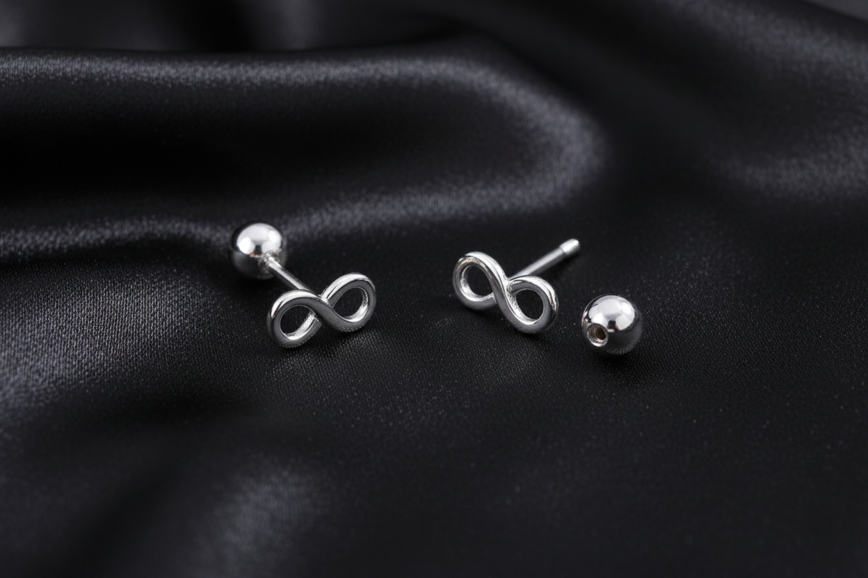 Articulated Heart Stud Earrings (Copy) (Copy) (Copy) (Copy) (Copy)