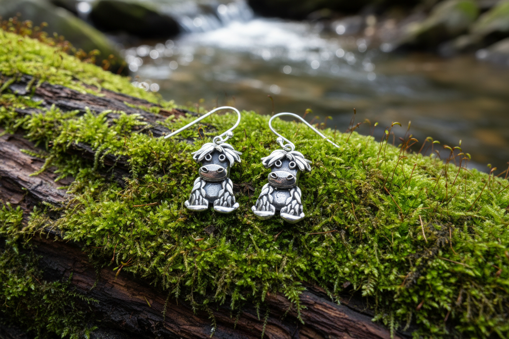 Highland Cow Dangle Earrings