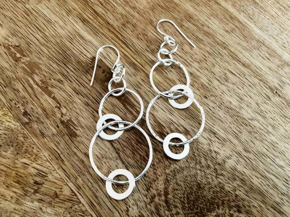 Multi-Size Interlocking Circles Dangle Earrings