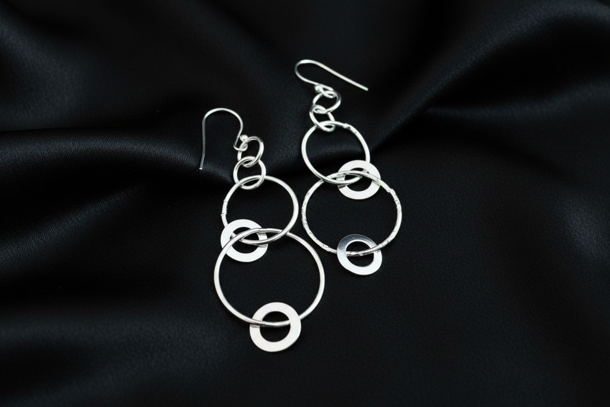 Multi-Size Interlocking Circles Dangle Earrings