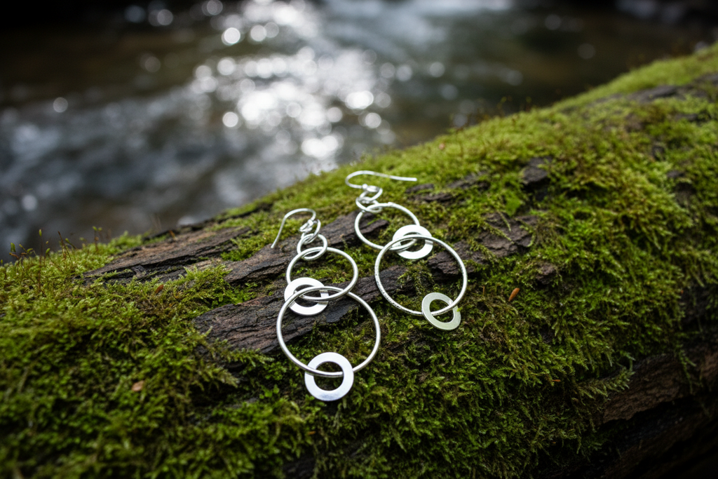 Multi-Size Interlocking Circles Dangle Earrings
