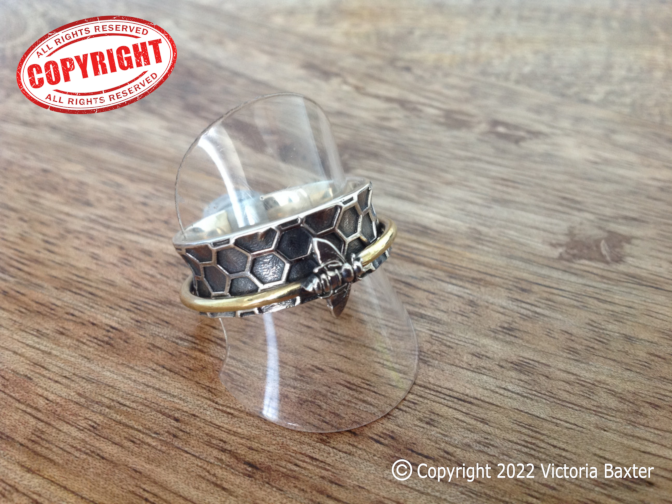 Bee Honeycomb Spinner Ring