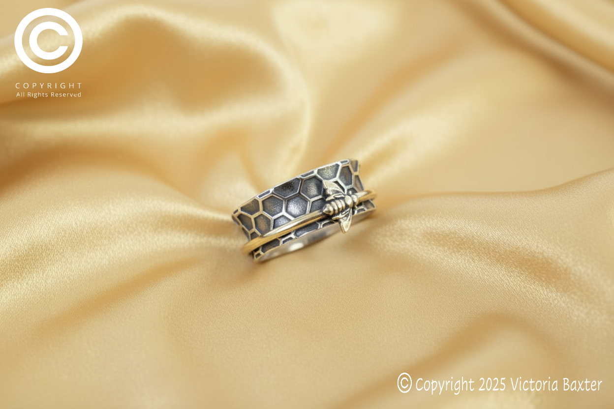 Bee Honeycomb Spinner Ring